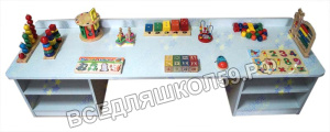 Дидактический стол с набором игрушек